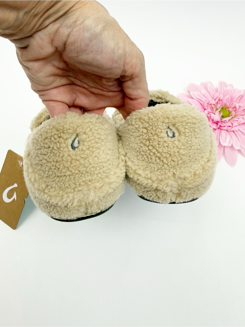 OluKai Women's Nohea Heu Slippers Sandbar Tan Beige Sherpa Fleece - Picture 9 of 12